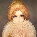 หญิงสาวกับพัดสีขาว