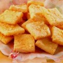 ขนมปังทอดกรอบราดซอสคาราเมล
