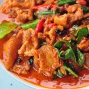 ผัดพริกแกงไก่ไข่เจียว