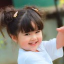 เด็กหญิงอิ่มสุข