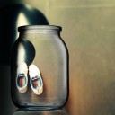 รองเท้าในขวดแก้ว