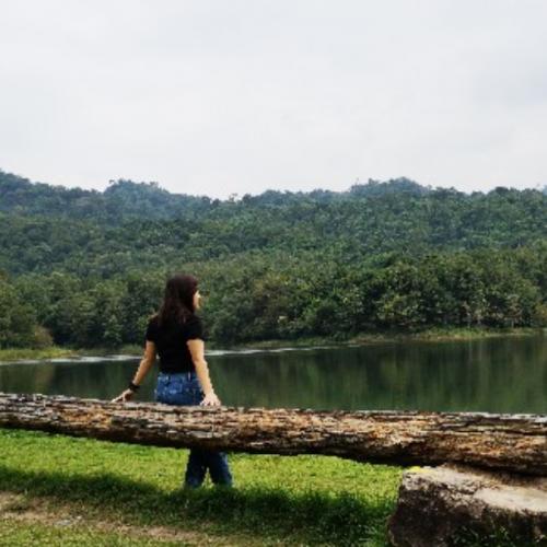 หญิงชราขาลุย