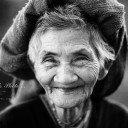 นารียิ้มแฉ่ง