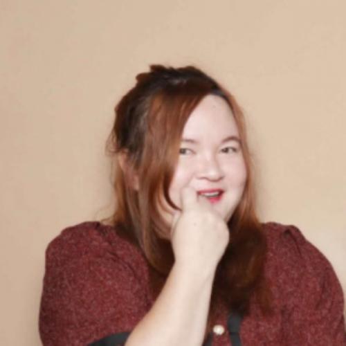 ผู้หญิงตัวกลมบนโลกสีรุ้ง