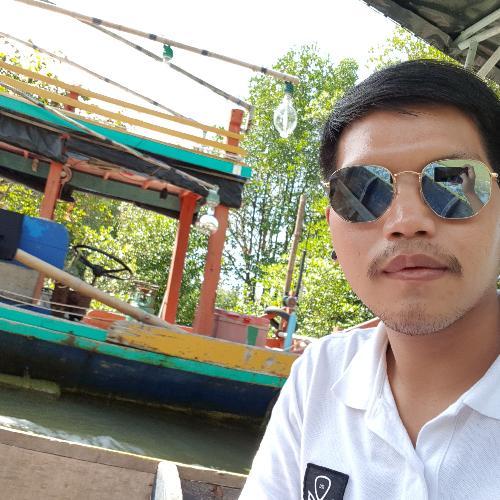 อัยกึ๋ม ผู้ชายขนาดกระทัดรัด