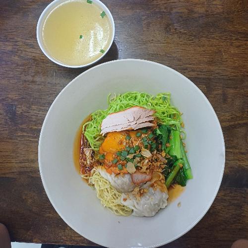 คุณป้าเกี๊ยวแห้ง