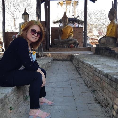 อมยิ้มสันกำแพง