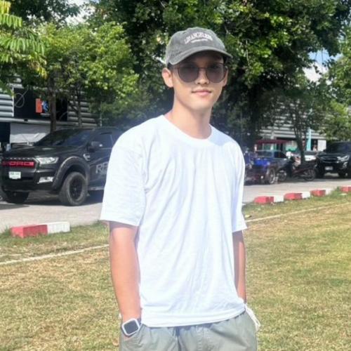 มด ผู้หลงใหลในพระจันทร์