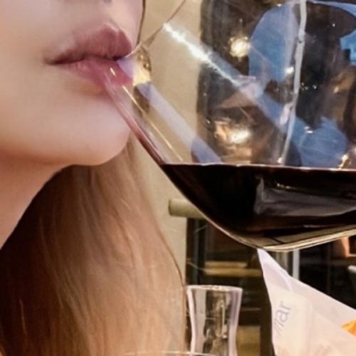 ชอบดื่มwineค่ะ