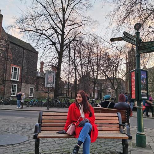 อินดี้ เวลายิ้ม