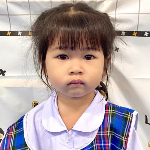 เด็กหญิงขนม