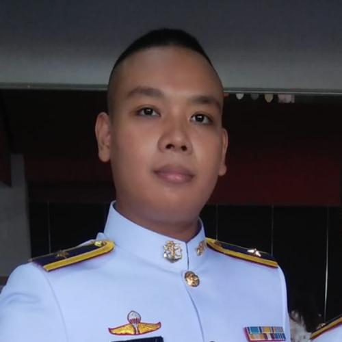 คุณแบงค์ นายแว่น