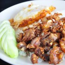 ข้าวหมูกรอบทอดกระเทียมพริกไทย