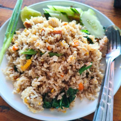 แม่ค้า ข้าวเพิ่มหน่อยครับ