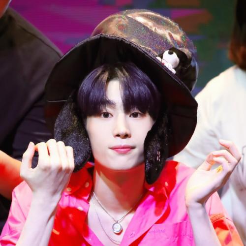 นูน่าอายเนะ