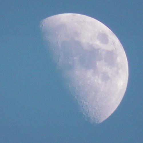 ก้อนเมฆของพระจันทร์